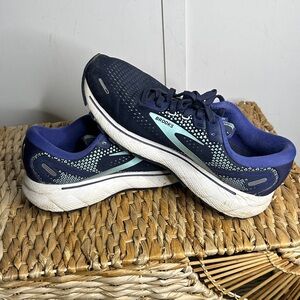 Brooks Navy and Teal Ghost size 8.5